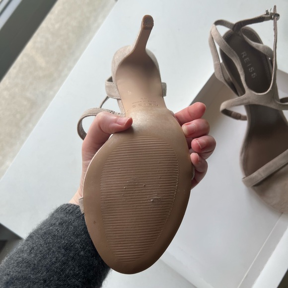 Reiss stilettos in a light grey nude. Never been worn. Size 40 - Picture 5 of 6